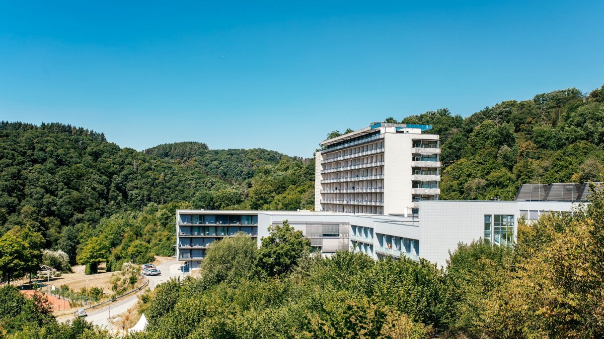 Gebäude der Eifelklinik, Außenaufnahmen