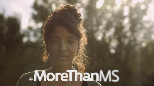 Portrait einer Frau und Werbeslogan #MoreThanMS.