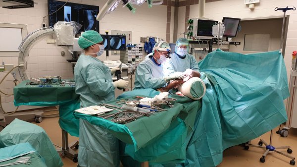 Operationssaal während der OP von Fernando.