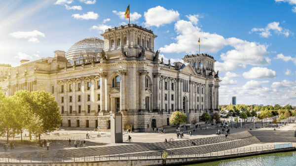Außenansicht deutscher Bundestag in Berlin.