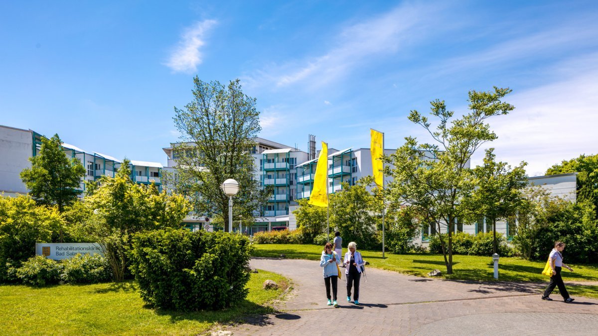 Rehabilitationsklinik Bad Salzelmen Klinikgebäude und Außenanlage